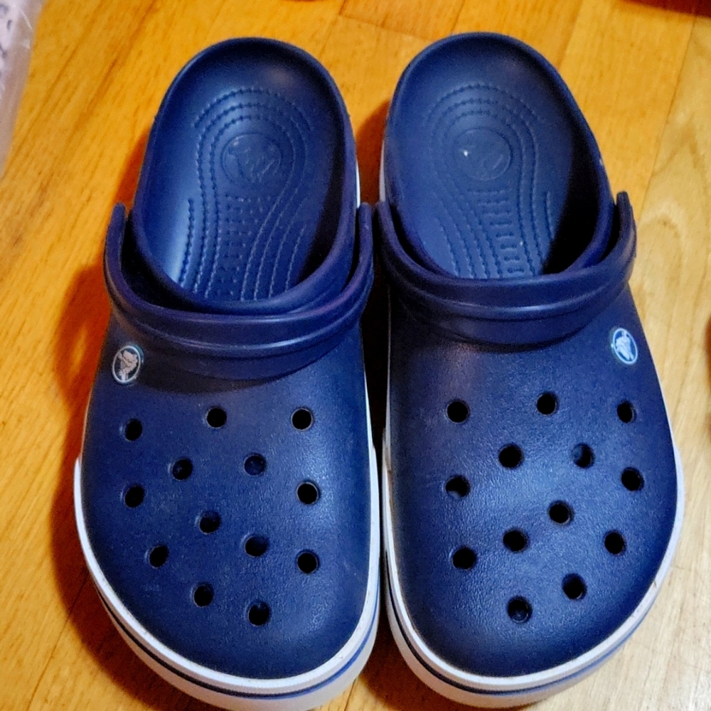 Like NEW Unisex Navy Crocs M10 W12
